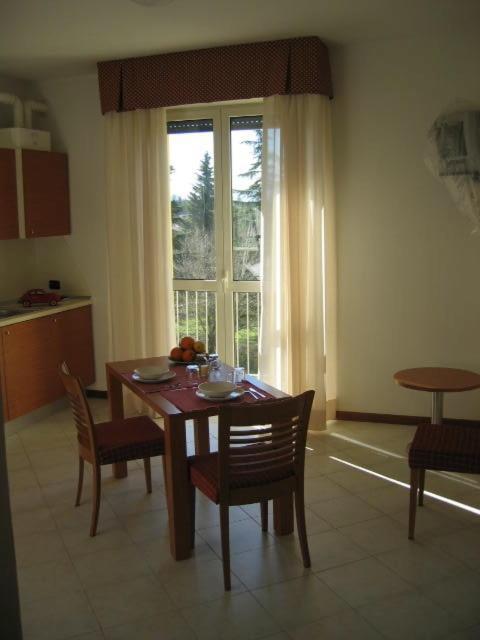 Residence Il Rampicante Monticelli Terme Rum bild