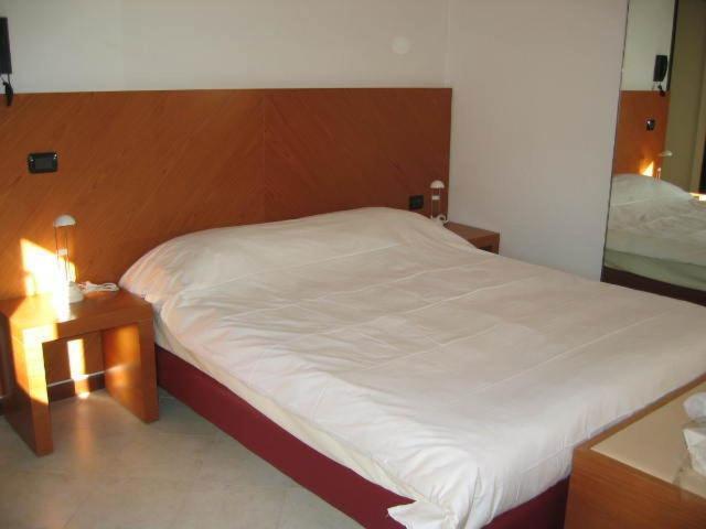 Residence Il Rampicante Monticelli Terme Rum bild