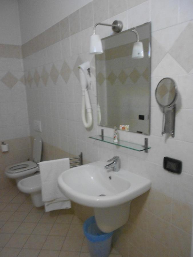 Residence Il Rampicante Monticelli Terme Rum bild